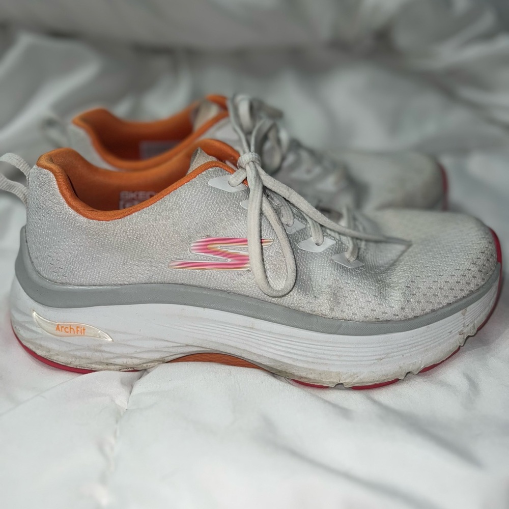 Skechers Women's Gray and Pink Arch Fit Sneakers